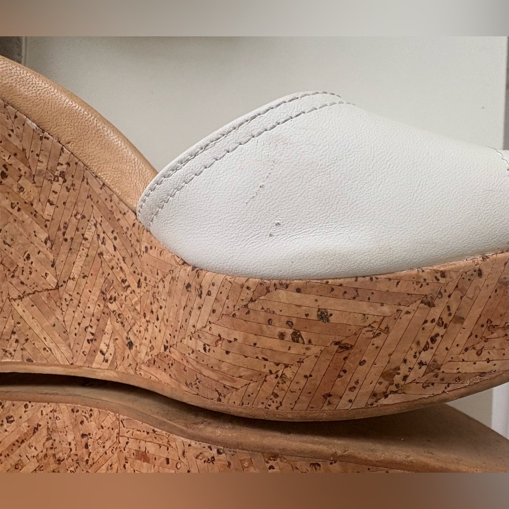 UGG White Platform Wedge Sandal with Beaded Ankle. Good condition size 8 - Picture 13 of 13
